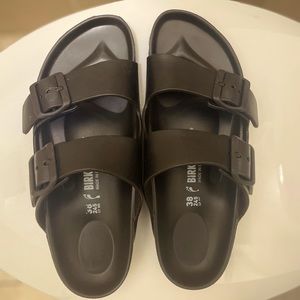 Birkenstock size 38 L7 M5. Perfect condition, worn only once.
